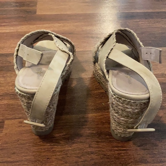 Shoes - Picture 3 of 7